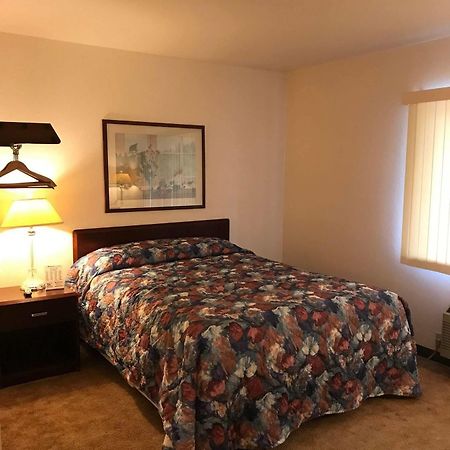 Mcgovern'S Motel And Suites Sun Prairie Eksteriør billede