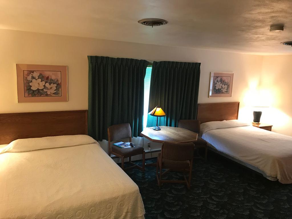 Mcgovern'S Motel And Suites Sun Prairie Eksteriør billede